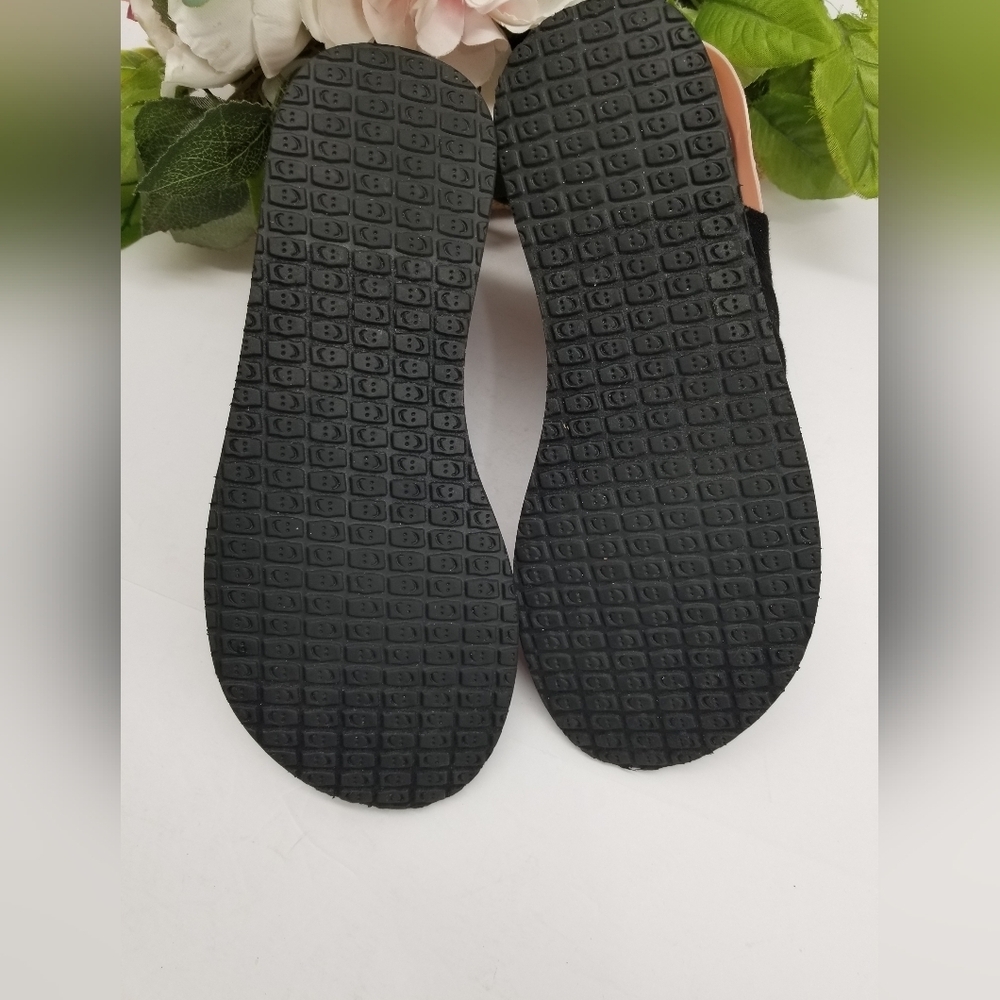 Sanuk Women's Black Sandals - Picture 4 of 4